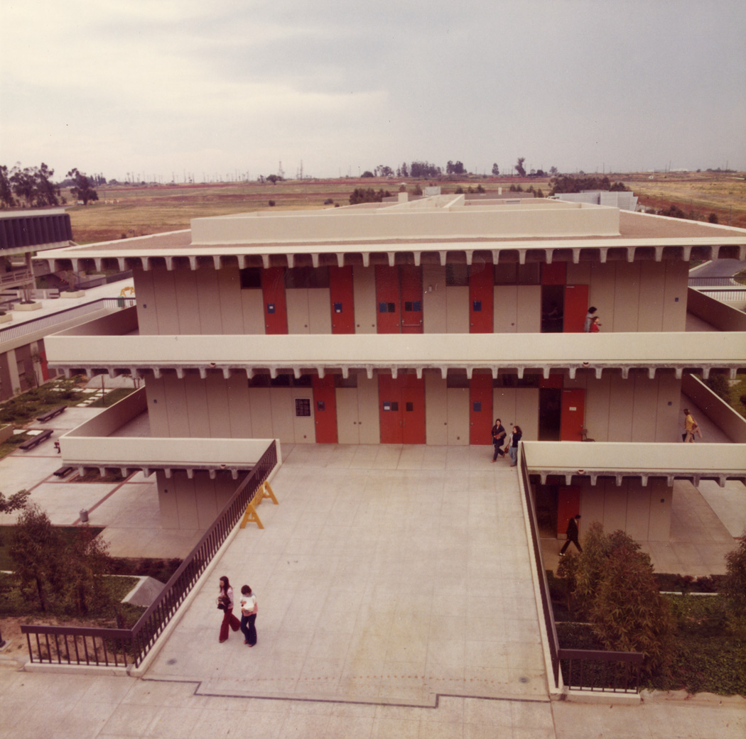 Natural Sciences and Mathematics Building - construction, 1973